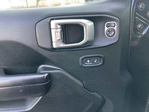 Used 2020 Jeep Wrangler Unlimited Sport image 32