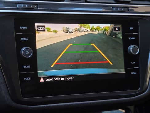 Used 2024 Volkswagen Tiguan SE FWD image 17