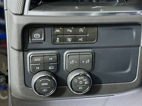 New 2026 Chevrolet Suburban RST w/ RST Capability Package AWD/4WD image 12