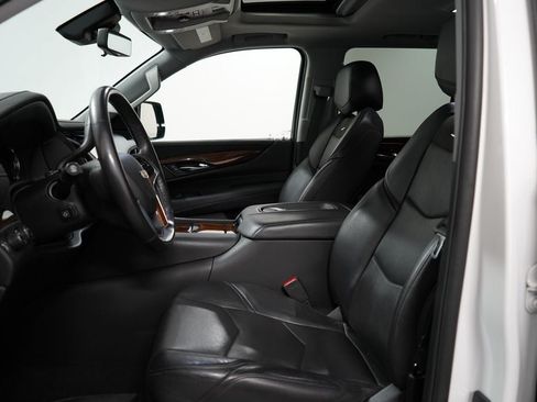 Used 2020 Cadillac Escalade Luxury AWD/4WD image 17