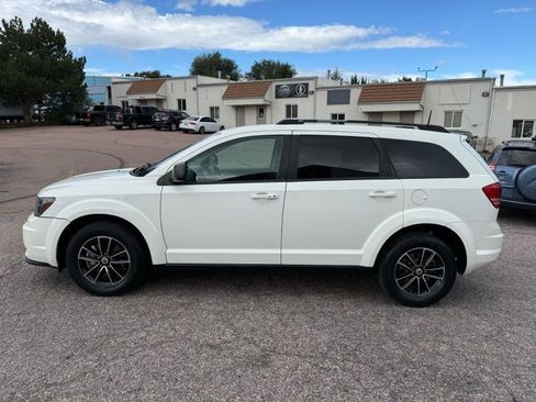 Used 2018 Dodge Journey SE w/ Blacktop Package image 4