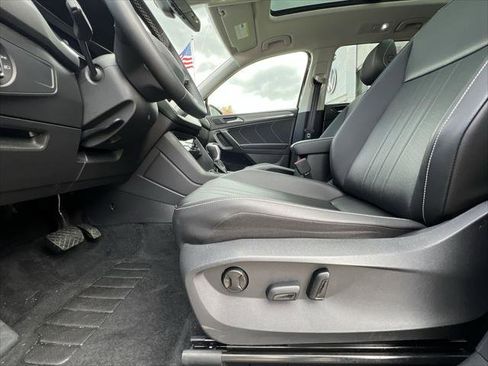 Certified 2022 Volkswagen Tiguan SE image 12