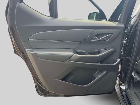 Used 2023 Chevrolet Traverse LT FWD image 14