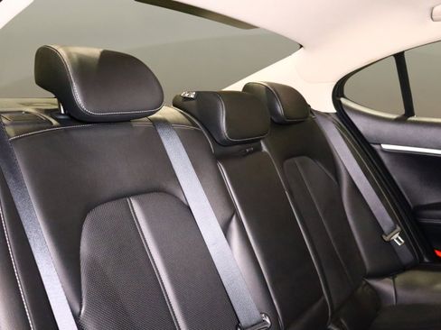 Used 2023 Genesis G70 2.0T image 18