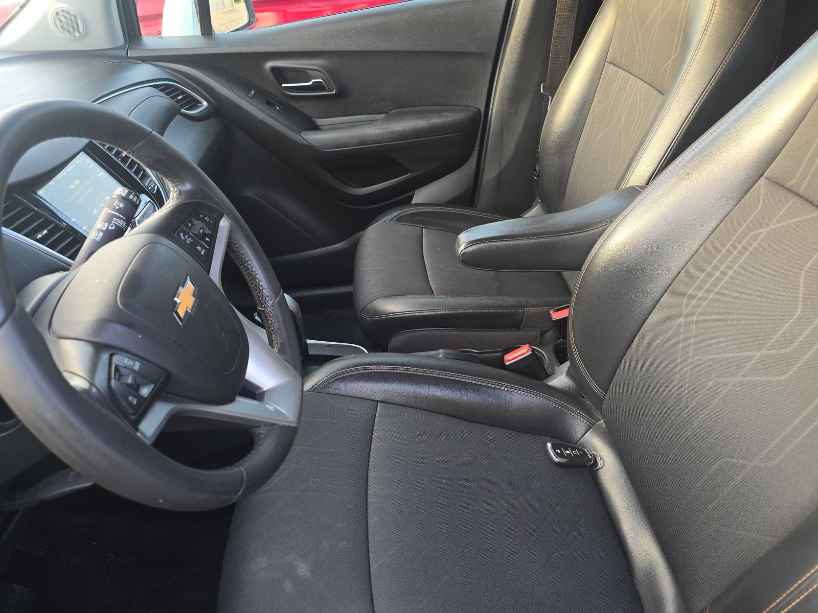 Used 2019 Chevrolet Trax LT w/ LT Convenience Package FWD image 10