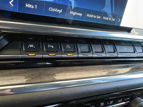 Used 2023 Chevrolet Silverado 1500 LTZ AWD/4WD image 29