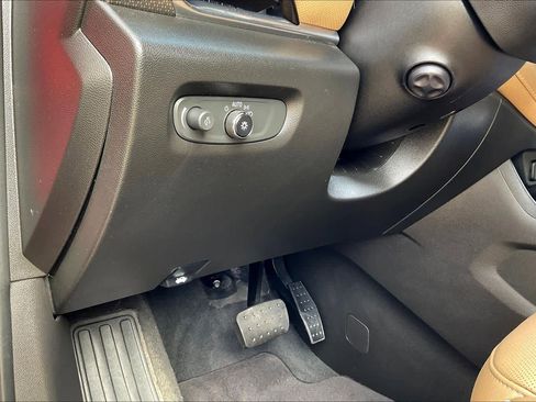 Used 2022 Chevrolet Traverse Premier image 34