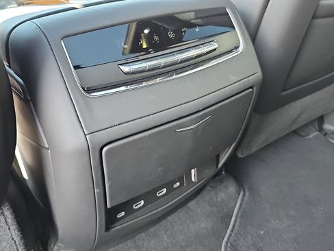 Certified 2022 Cadillac Escalade Premium Luxury Platinum w/ Heavy-Duty Trailer Package image 19