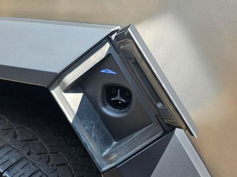 Used 2024 Tesla Cybertruck AWD Crew Cab image 32