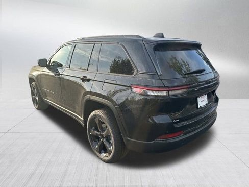 New 2025 Jeep Grand Cherokee Limited w/ Black Appearance Package image 7