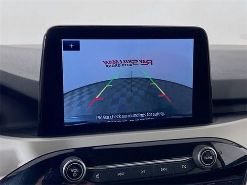 Used 2020 Ford Escape SE image 18