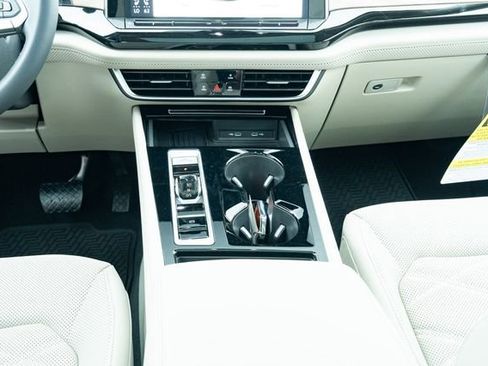 New 2026 Volkswagen Atlas SE FWD image 35