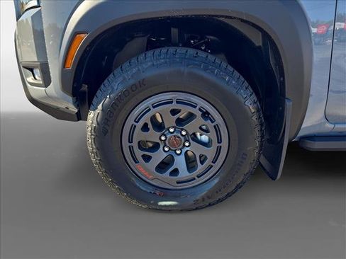 New 2026 Nissan Frontier PRO-4X w/ Pro-4x Convenience Package image 9