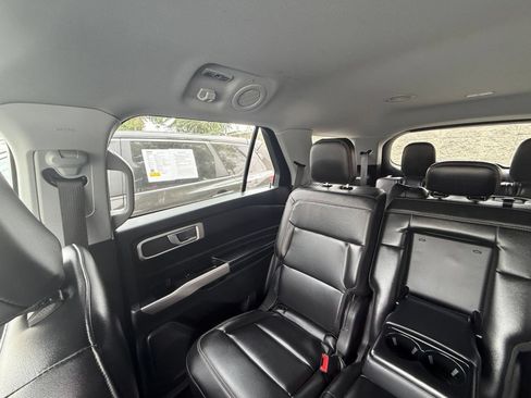 Used 2024 Ford Explorer XLT w/ Equipment Group 202A AWD/4WD image 41
