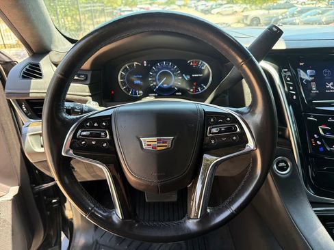 Used 2020 Cadillac Escalade Platinum AWD/4WD image 21