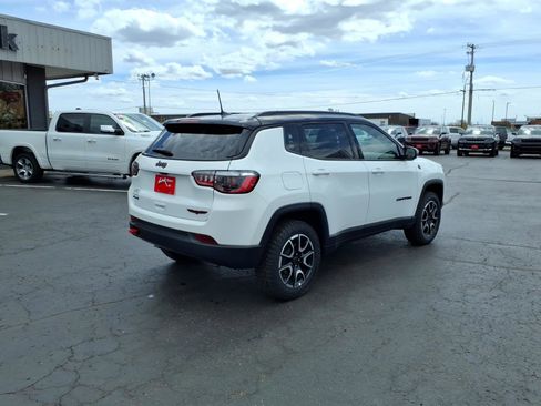 Used 2025 Jeep Compass Trailhawk AWD/4WD image 6