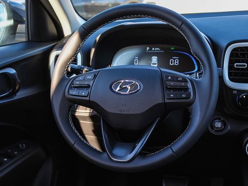 New 2025 Hyundai Venue Limited image 17