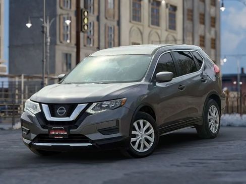 Used 2017 Nissan Rogue S FWD image 3