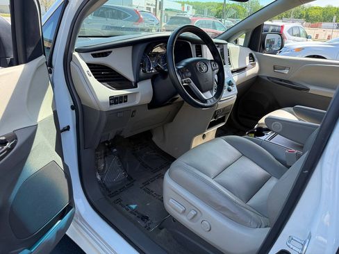 Used 2017 Toyota Sienna XLE w/ XLE Navigation Package AWD/4WD image 59