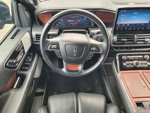 Used 2023 Lincoln Navigator Reserve image 11