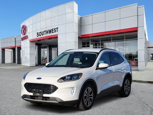 Used 2020 Ford Escape SEL image 2