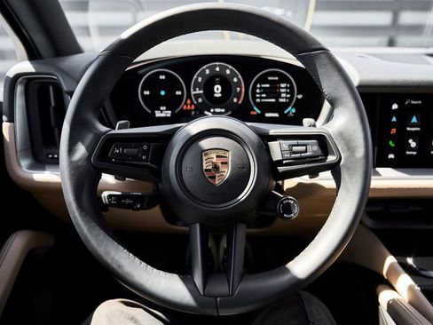 Used 2025 Porsche Cayenne image 51