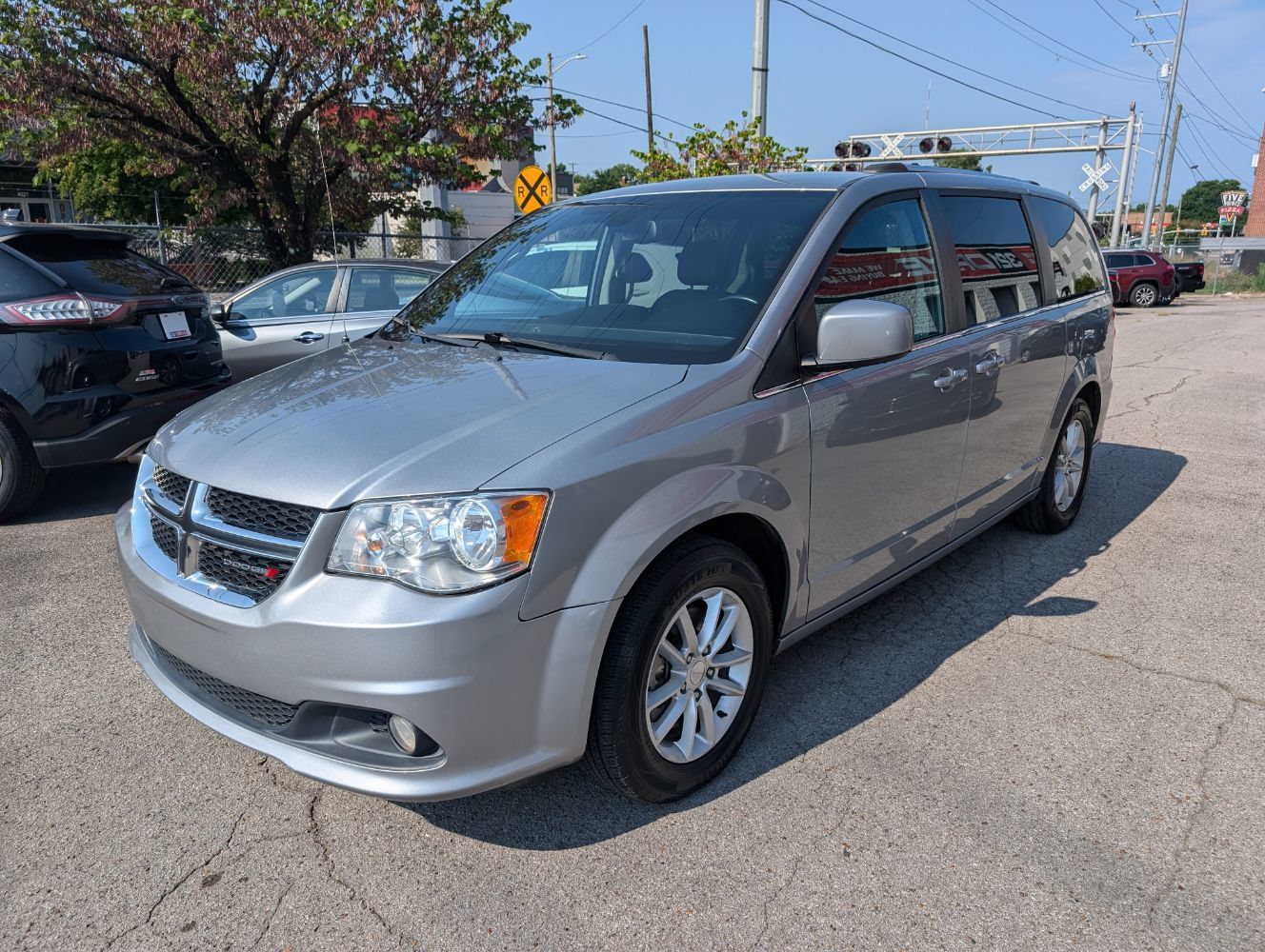 Used 2020 Dodge Grand Caravan SXT FWD image 3
