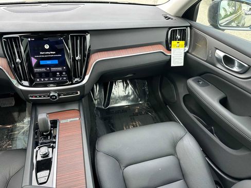 Used 2026 Volvo V60 B5 Cross Country Plus w/ Climate Package AWD/4WD image 18