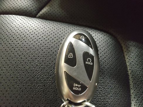 Used 2024 Hyundai Elantra Limited FWD image 32