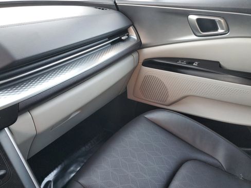 Certified 2024 Kia Carnival LX image 26