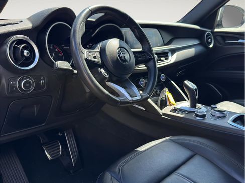 Used 2022 Alfa Romeo Stelvio Ti image 7