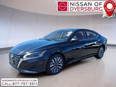 Used 2025 Nissan Altima 2.5 SV FWD image 7