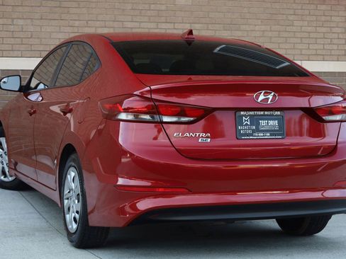 Used 2017 Hyundai Elantra SE FWD image 8