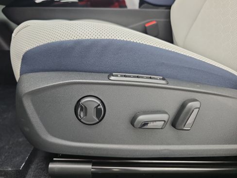 New 2025 Volkswagen ID.4 Pro S Plus image 29