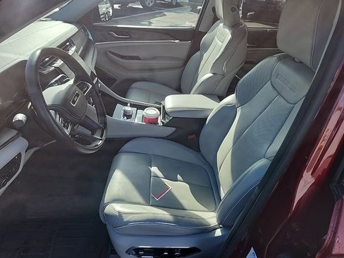 Used 2022 Jeep Grand Cherokee Overland w/ Advanced Protech Group III image 10