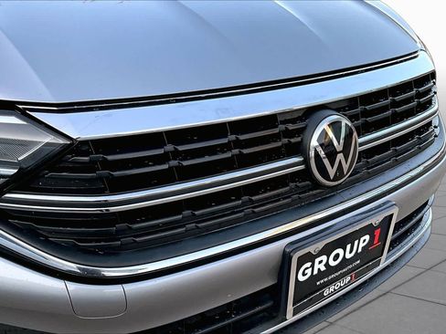 Used 2023 Volkswagen Jetta SE w/ Panoramic Sunroof Package FWD image 30