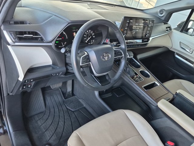 Used 2022 Toyota Sienna XLE w/ XLE Plus Package FWD image 17