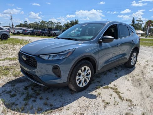 Used 2023 Ford Escape Active w/ Tech Pack #1 AWD/4WD image 8