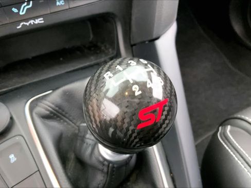 Used 2018 Ford Focus ST w/ Equipment Group 402A image 33