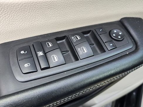 Used 2023 Chrysler Voyager LX FWD image 22