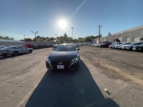 Used 2025 Nissan Altima 2.5 SV FWD image 16