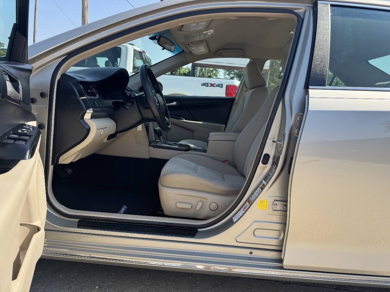 Used 2014 Toyota Camry LE FWD image 38