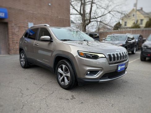 Used 2019 Jeep Cherokee Limited image 3