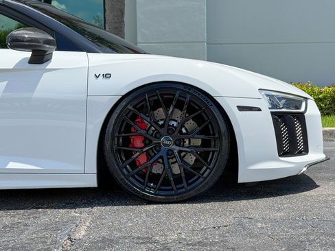 Used 2017 Audi R8 V10 w/ Carbon Exterior Package AWD/4WD image 3