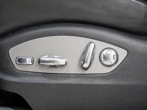 Used 2024 Porsche Macan image 24