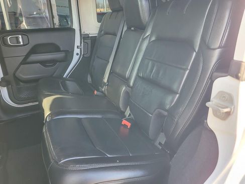 Used 2021 Jeep Wrangler Unlimited Sahara image 11