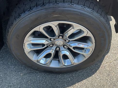 Used 2019 RAM 1500 Laramie AWD/4WD image 12