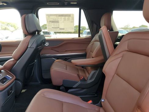New 2025 Lincoln Navigator L Reserve image 11