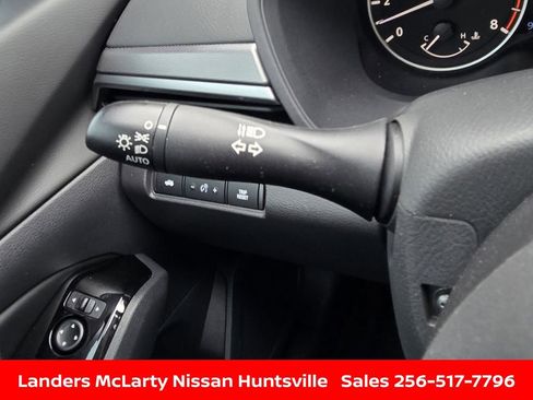 Used 2025 Nissan Altima 2.5 SR image 25