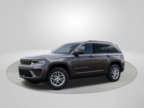 New 2026 Jeep Grand Cherokee Laredo X RWD image 2